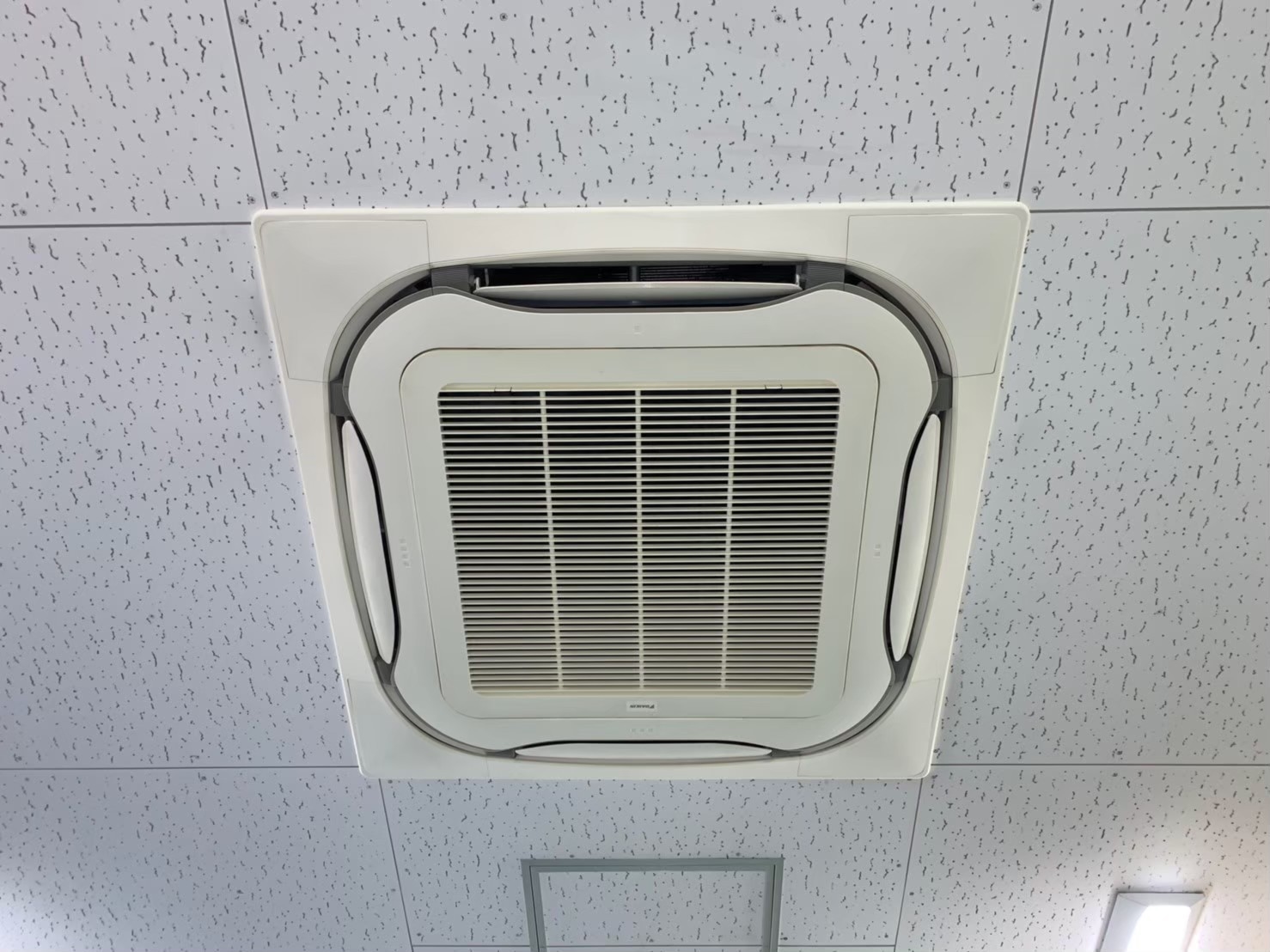 エアコンの仕組みとは 京都の業務用エアコン Jp エアコン修理 工事 クリーニングの事ならお任せください