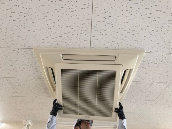 業務用エアコンの修理と入れ替えどちらが良いの 京都の業務用エアコン Jp エアコン修理 工事 クリーニングの事ならお任せください