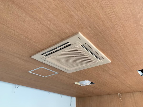 京都市中京区　エアコン入替工事（店舗様）