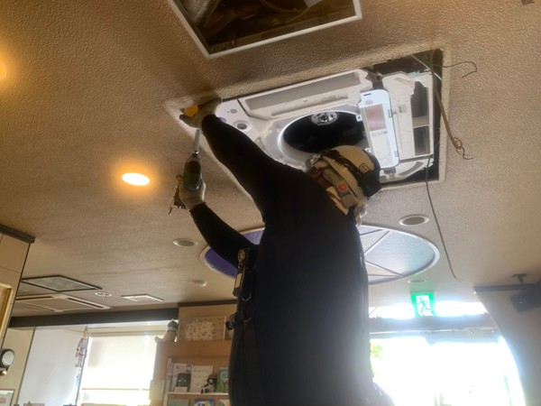 京都府　向日市　エアコン入替工事（飲食店様）