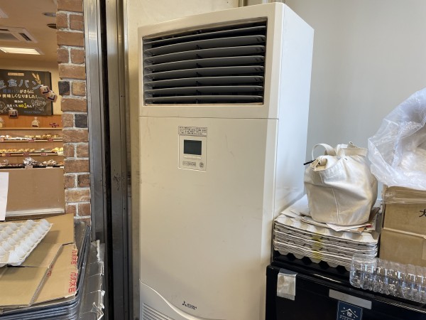 大阪府高槻市　エアコン修理（飲食店様）