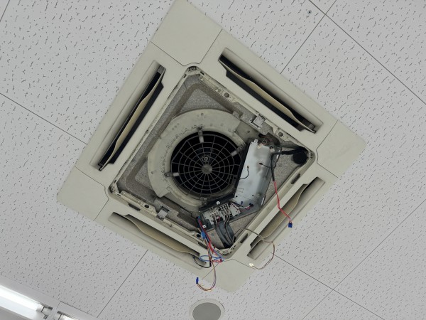 滋賀県大津市　エアコン修理（店舗様）