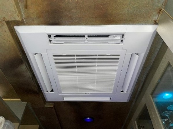 大阪府大阪市　エアコン更新（店舗様）