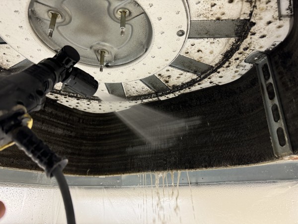 京都市伏見区　エアコン洗浄（店舗様）