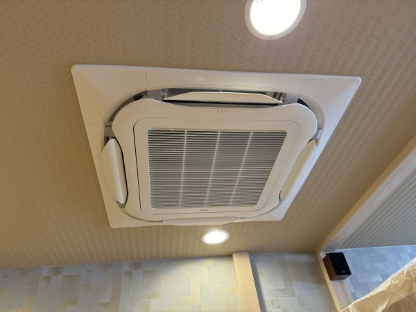 奈良県北葛城郡　エアコン工事（店舗様）のサムネイル