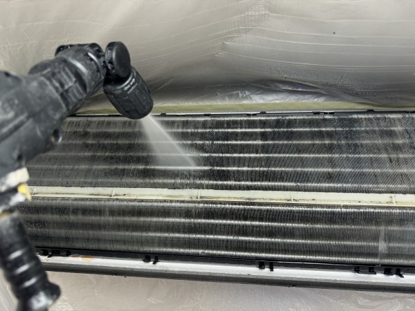 滋賀県彦根市　エアコン洗浄（店舗様）